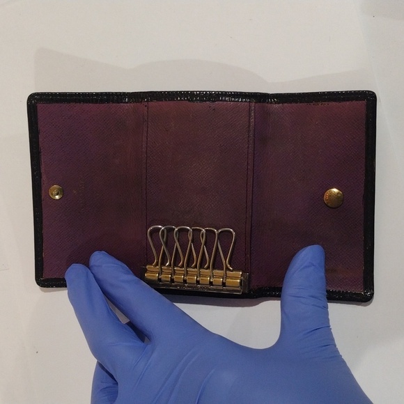 Authentic LV Black Epi Leather 6-Ring Key Holder – Vintage Luxury, 4"x3" - Picture 8 of 14